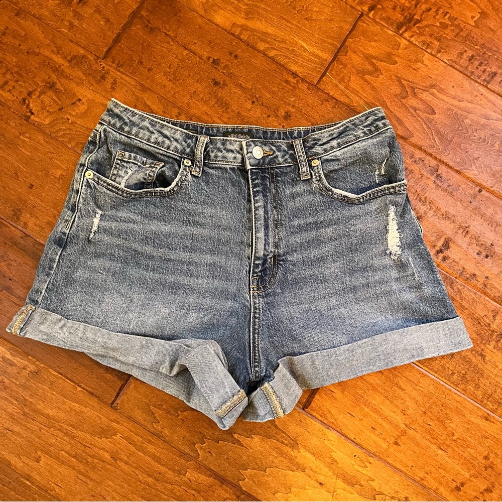 Wild Fable Distressed Blue Mom Jean Shorts Size 10